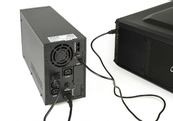 Джерело безперебійного живлення EnerGenie EG-UPS-PS2000-01 2000VA, Line Int., AVR, 3xIEC, метал