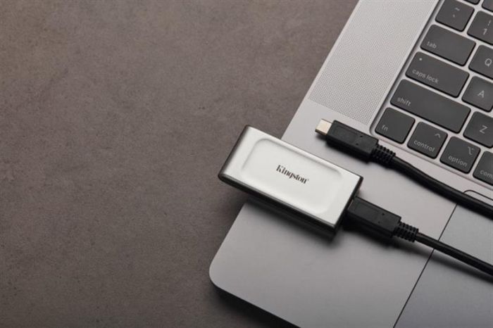 Накопичувач зовнішній SSD Portable USB 1.0ТB Kingston XS2000 Silver (SXS2000/1000G)