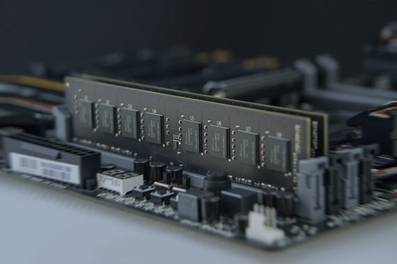 Модуль пам`яті DDR4 4GB/2400 Team Elite (TED44G2400C1601)