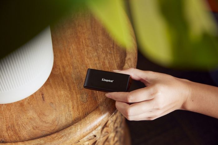 Накопичувач зовнішній SSD Portable USB 1.0ТB Kingston SXS1000 Black (SXS1000/1000G)