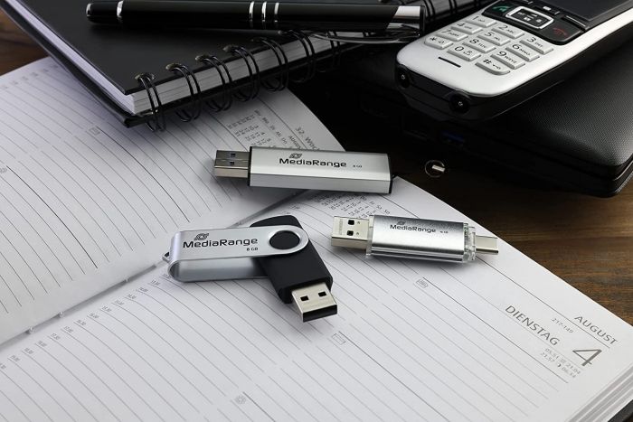Флеш-накопичувач USB3.0 32GB Type-C MediaRange Silver (MR936)