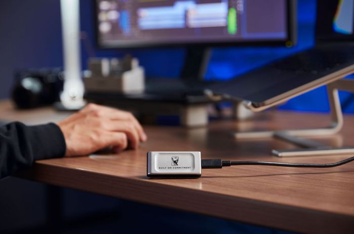 Накопичувач зовнішній SSD Portable USB 1.0ТB Kingston XS2000 BoC Silver (SXS2000/1000GA)